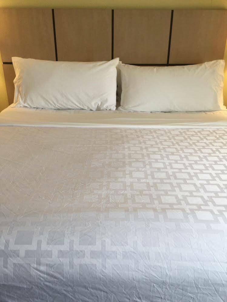 Candlewood Suites Lincoln By Ihg Zewnętrze zdjęcie